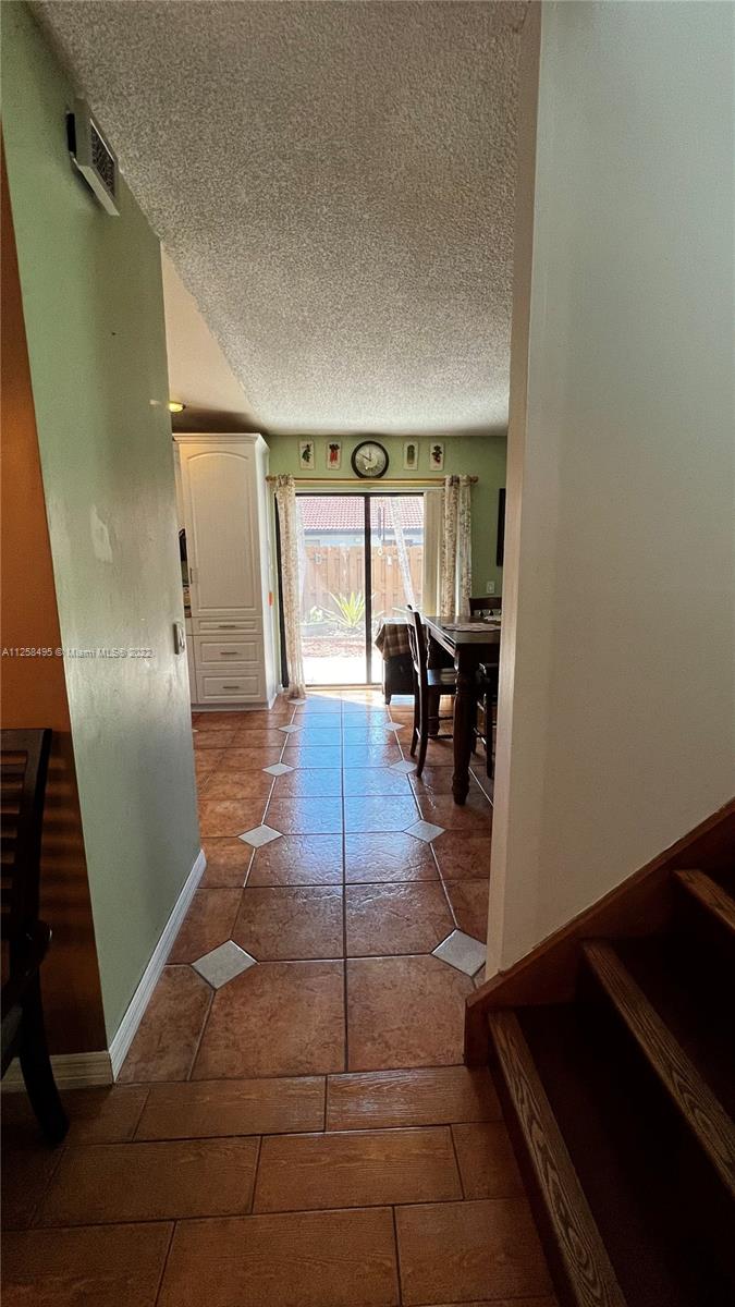 Entry to Kitchen/Breakfast Area