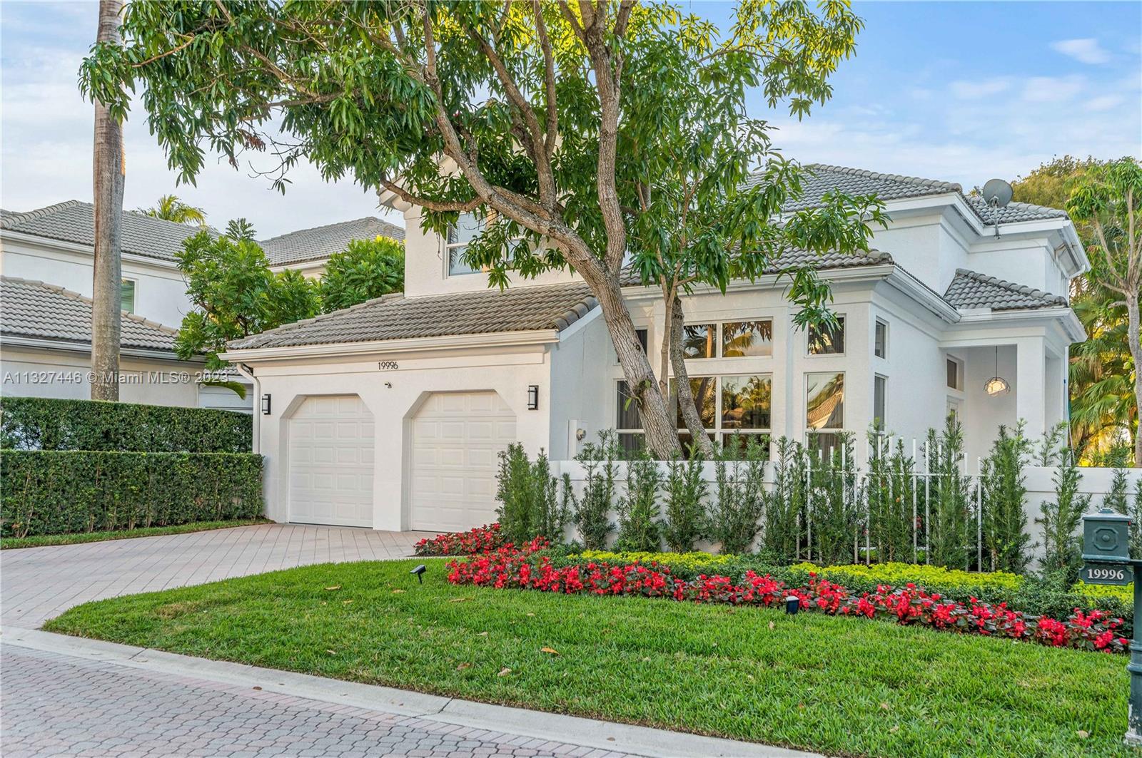 Welcome home to your POSCH lifestyle in Country Club Estates!