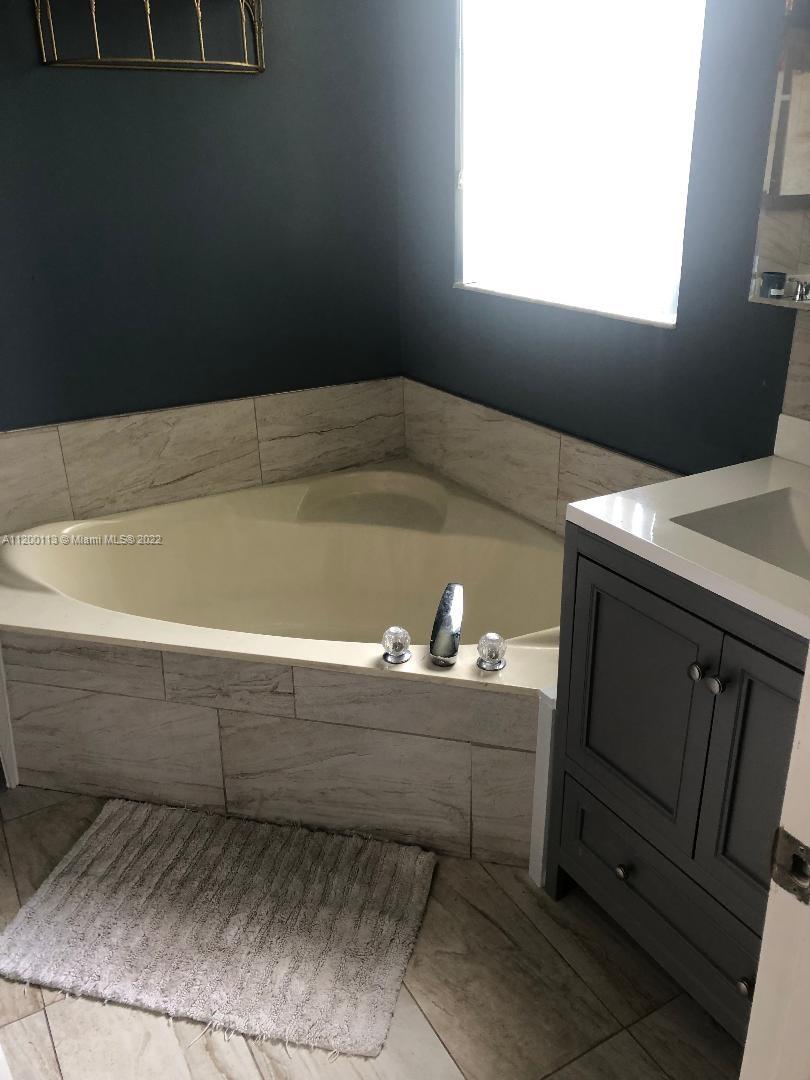 pod 1 at monarch lakes Real Estate, Brokers, Home Values, Luxury