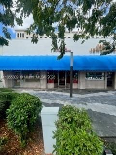 FRONT VIEW MIRACLE MILE