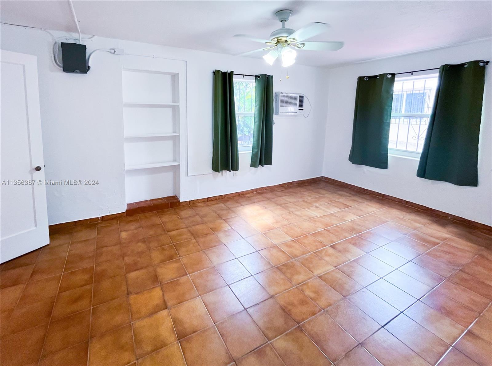 Unit 4 - Vacant - 1/1