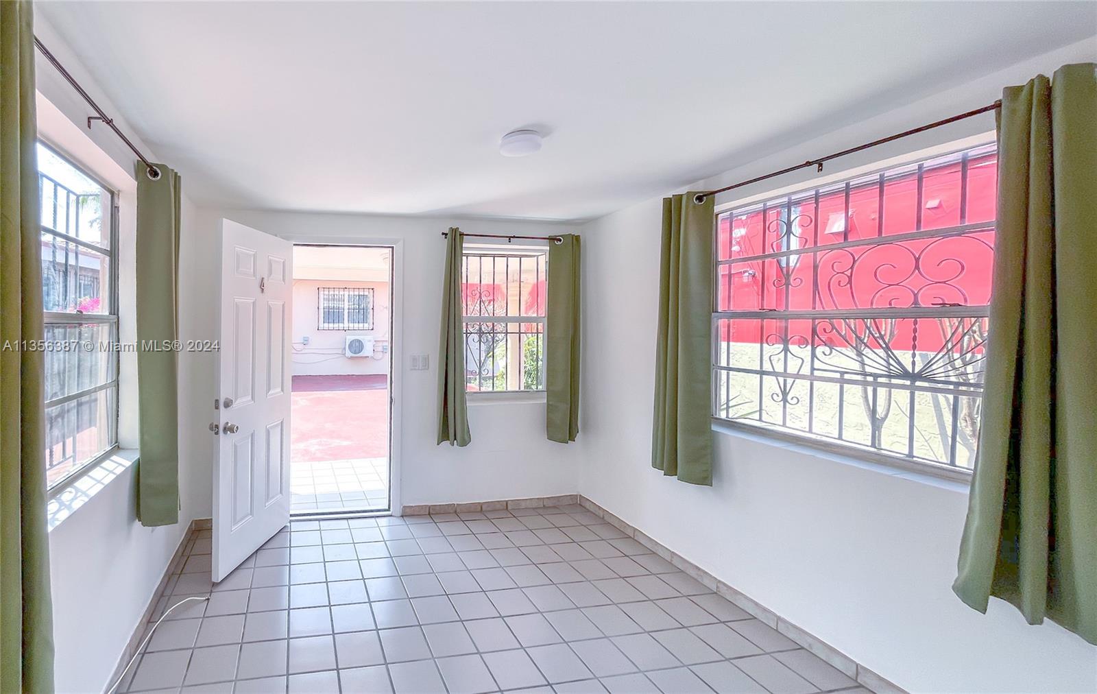 Unit 4 - Vacant - 1/1