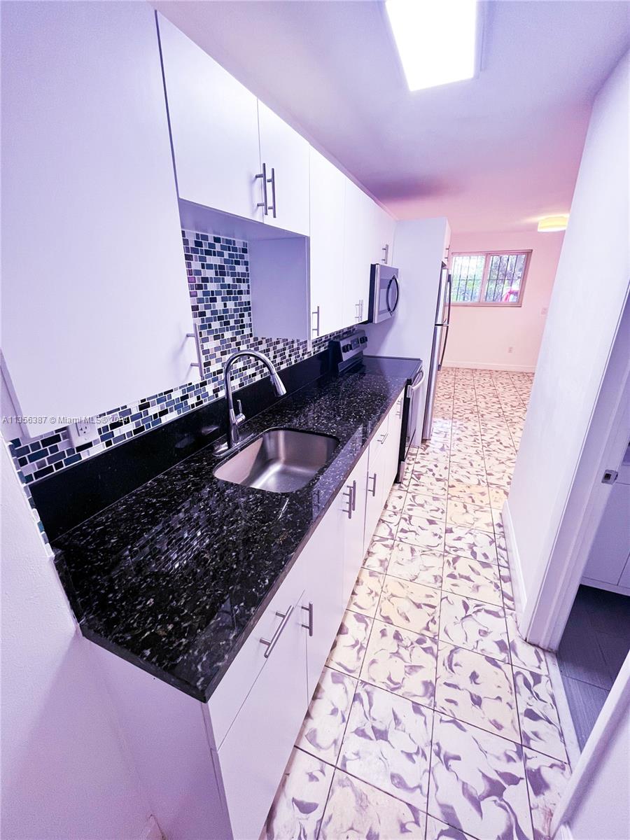 Unit 2 - Vacant - Kitchen