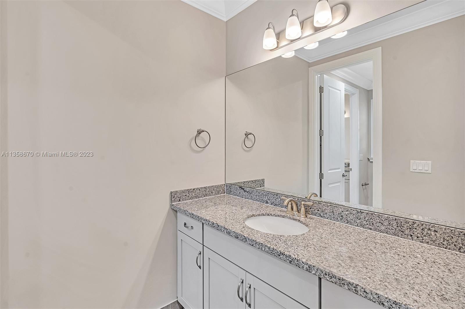 jack and jill bathroom