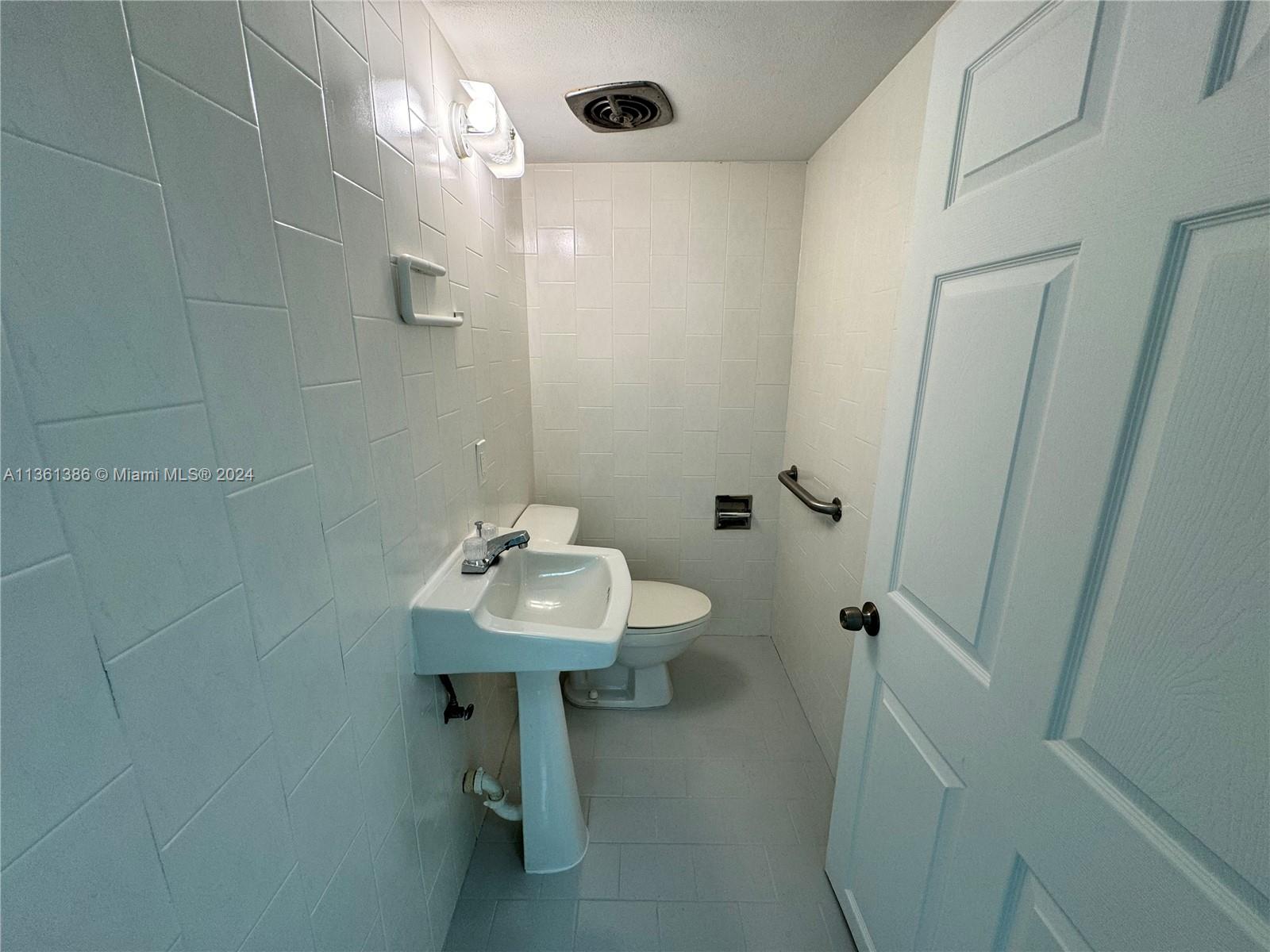 1 of 3 Bathrooms