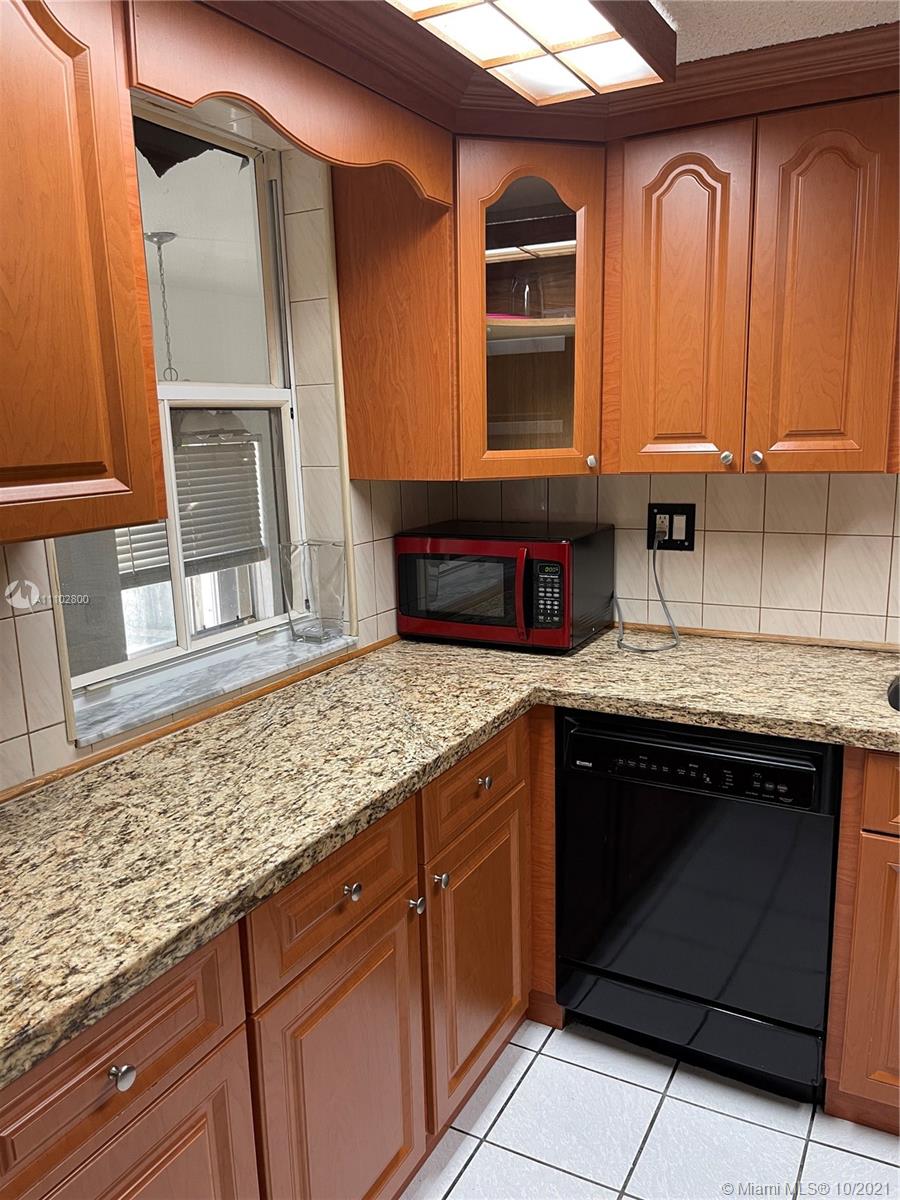 granite counter top on kitchen