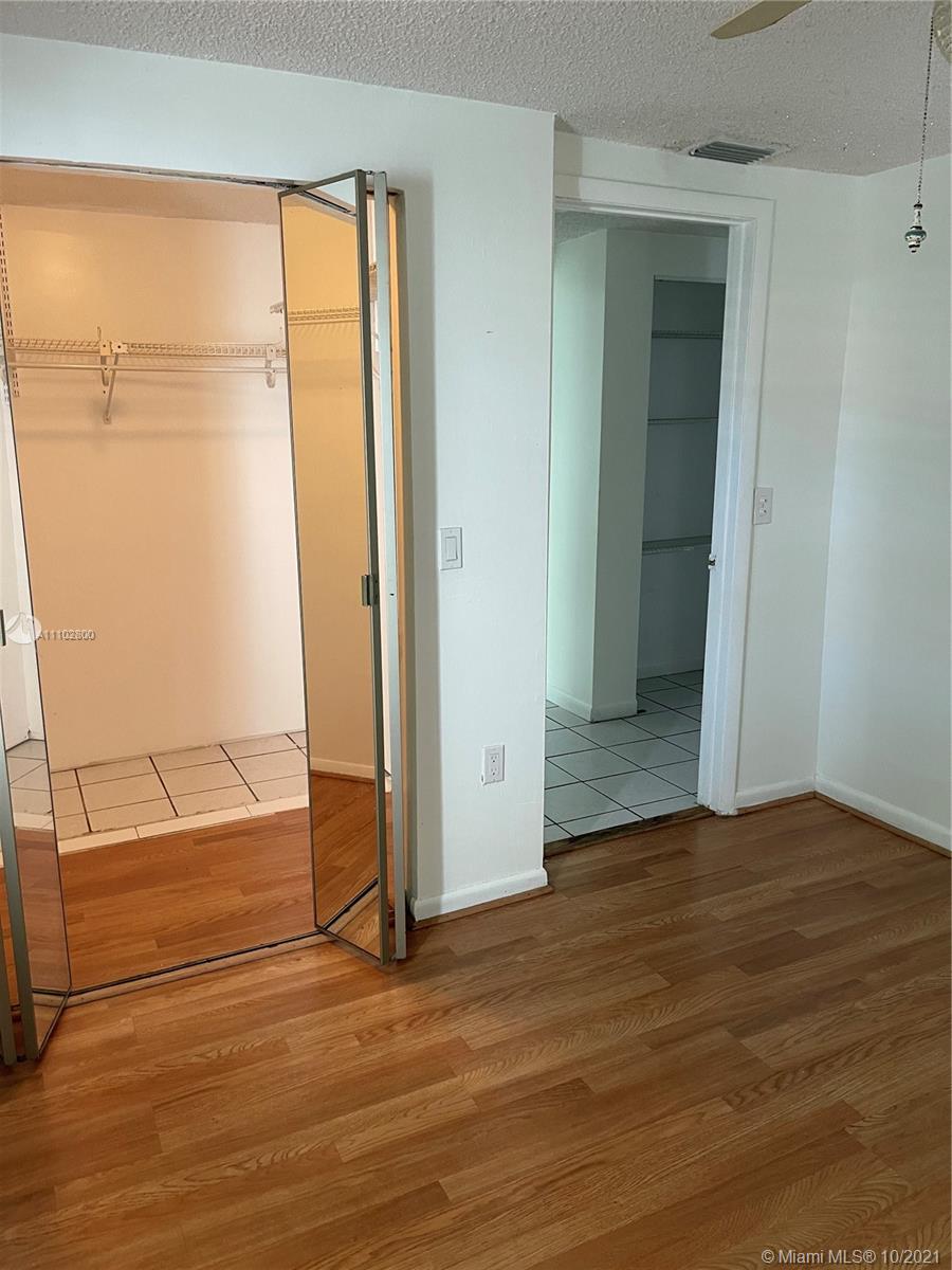 walk-in-closet of 3rd room.