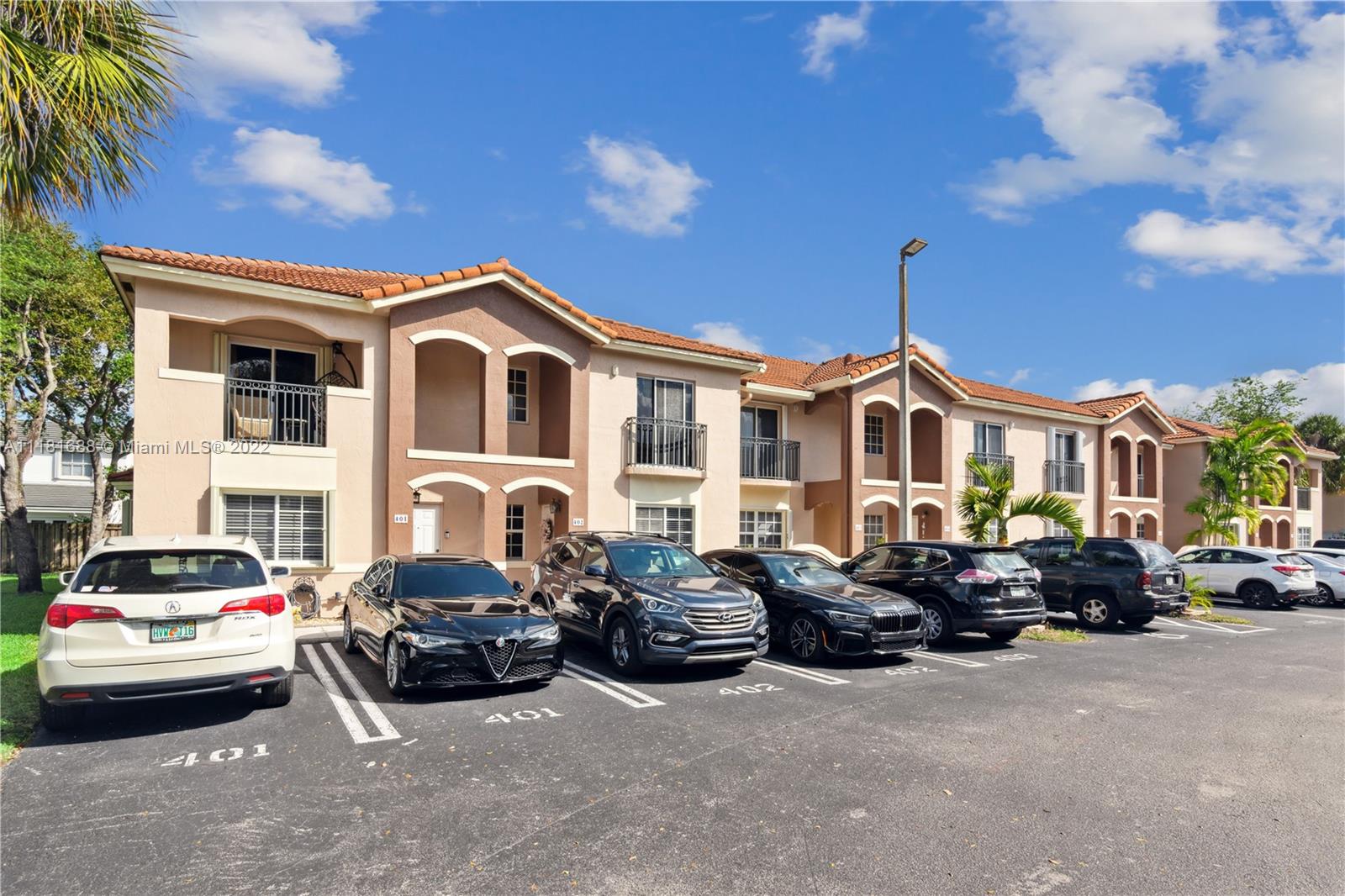 Front View of Unit Bldg