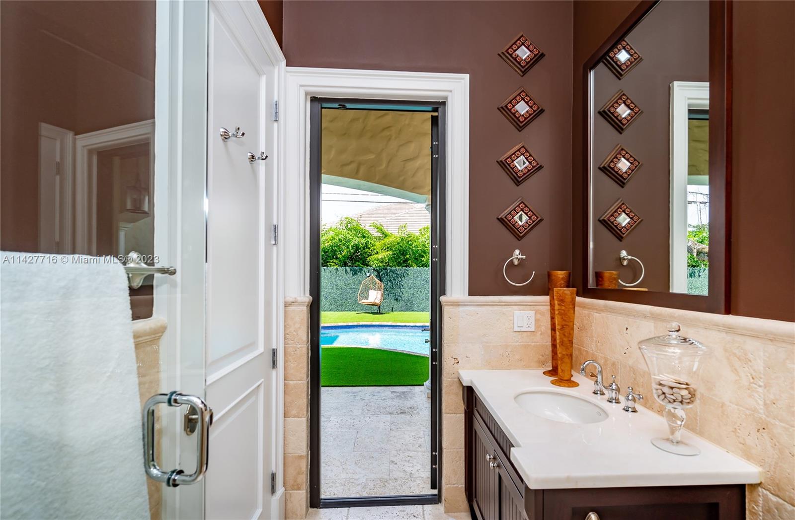 Cabana Bath