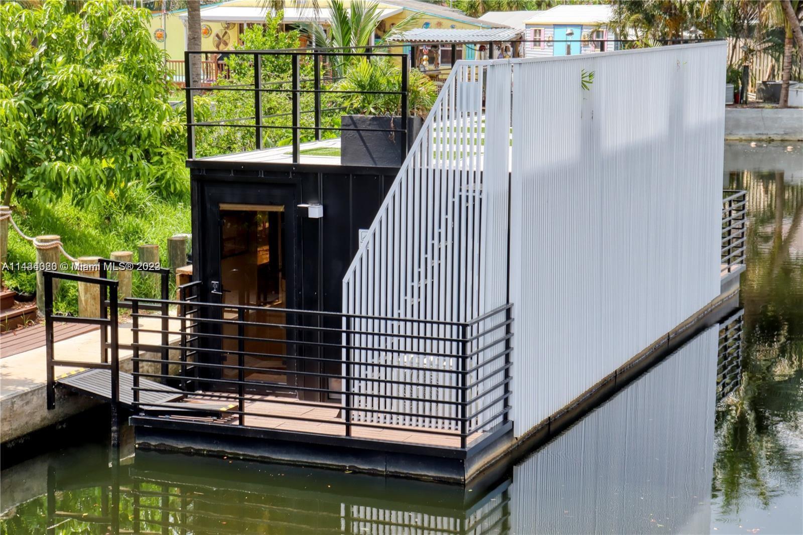 Dock