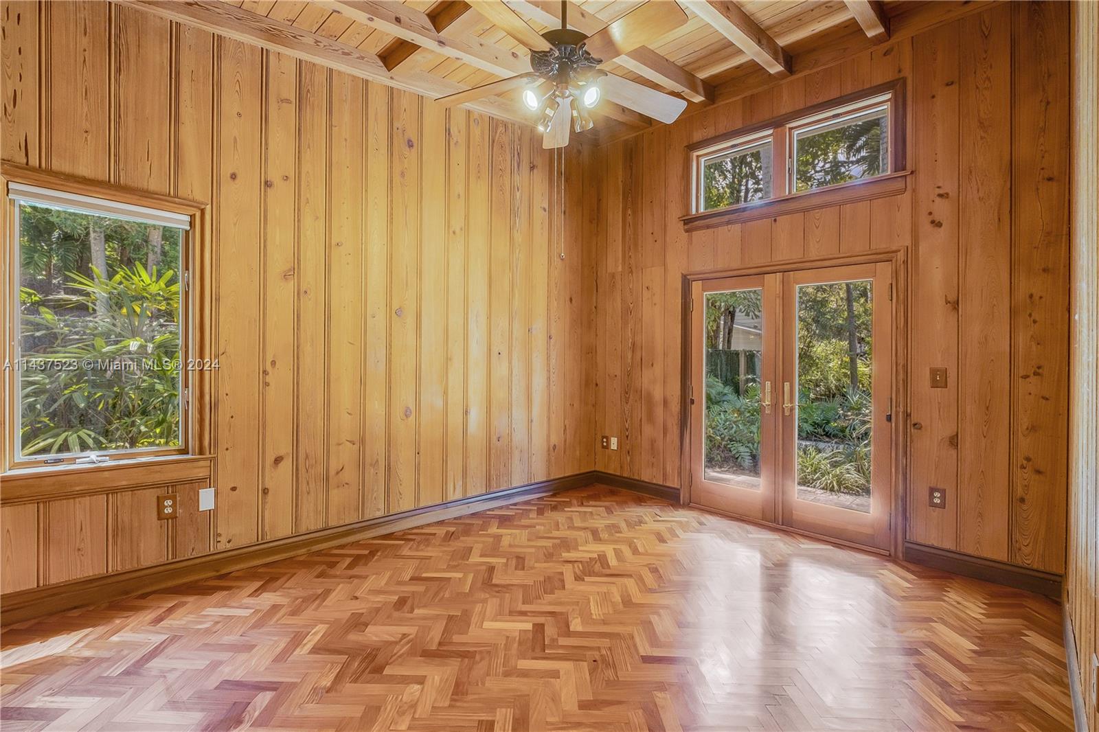 2nd Bedroom
w/o Furnishings