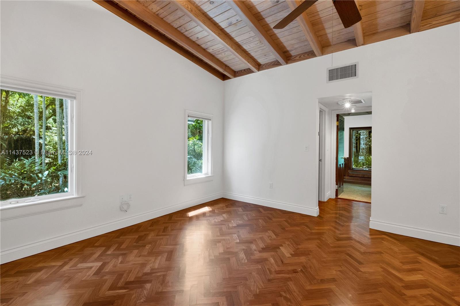 Principal Bedroom
w/o furnishings