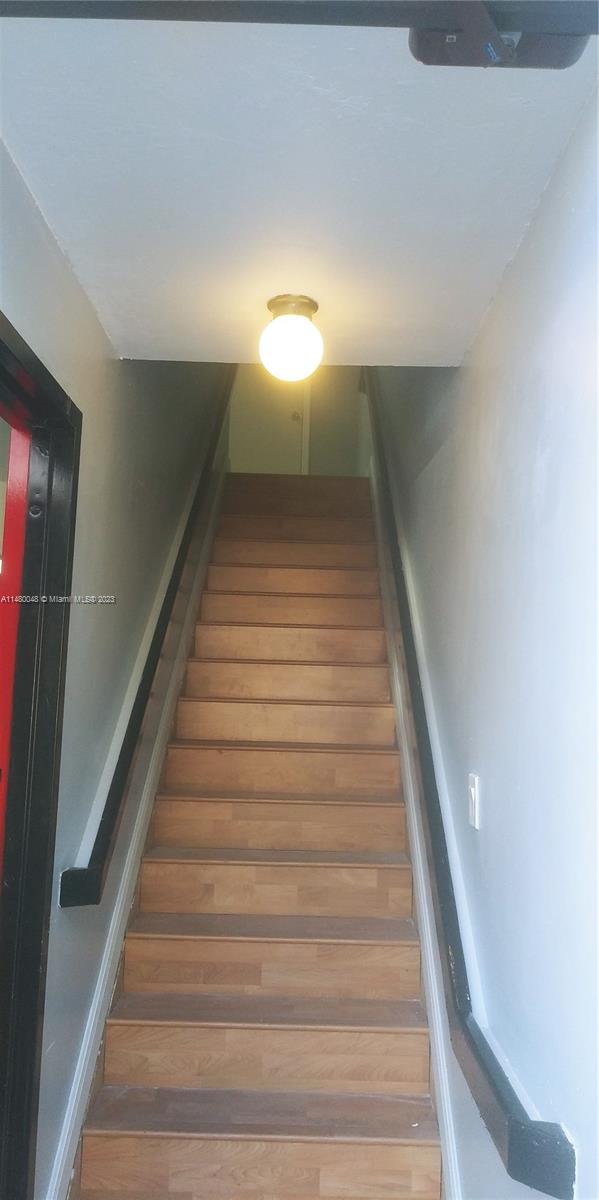 2nd floor private entrance