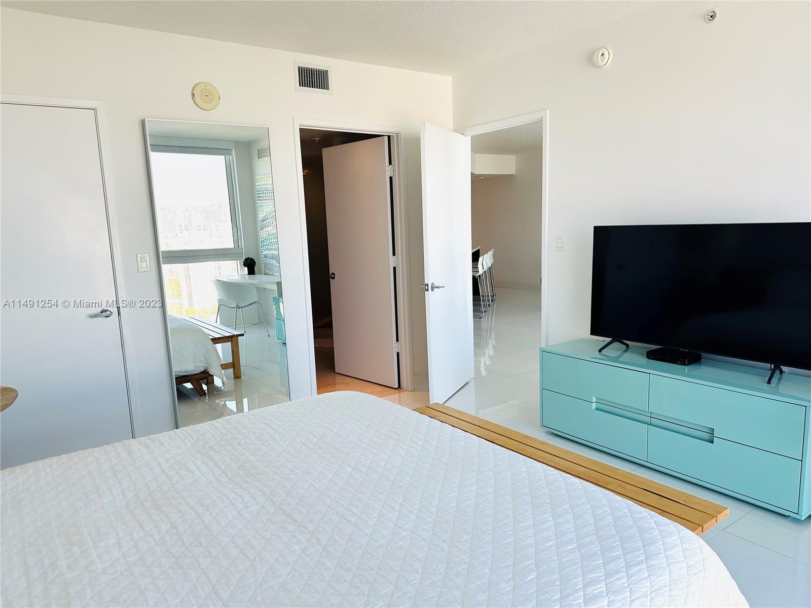 MASTER KING SIZE BED