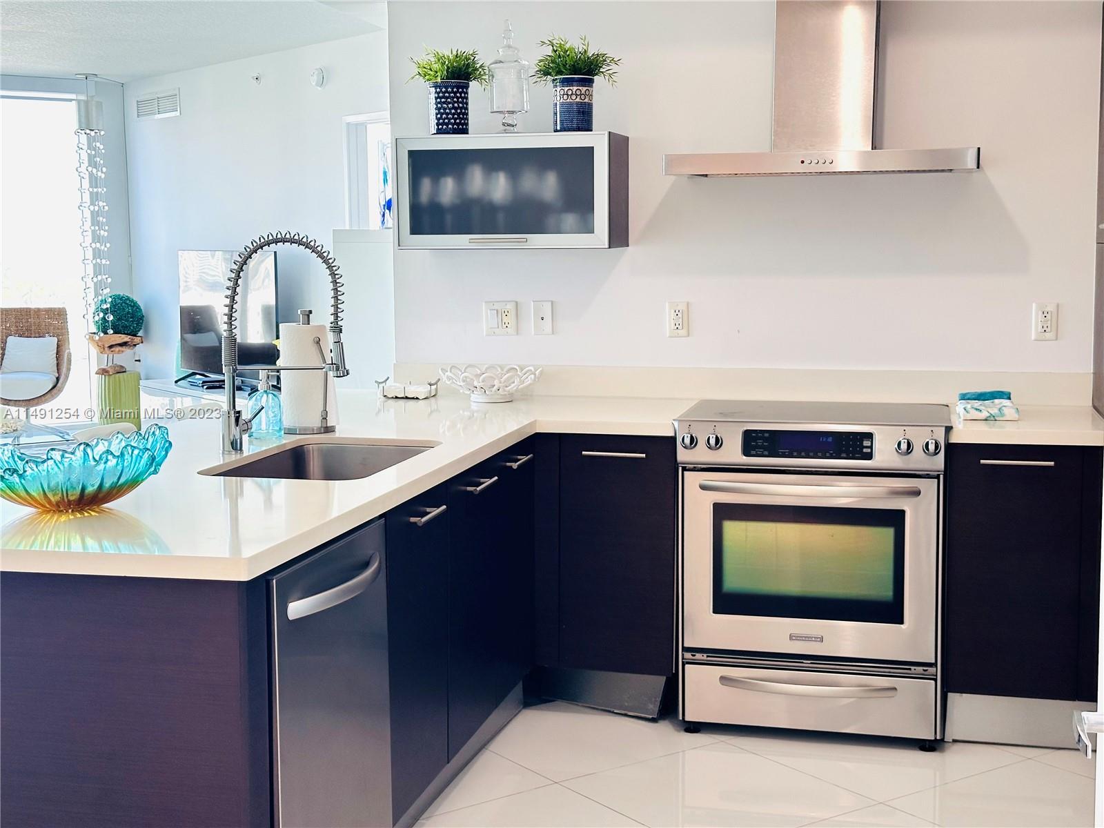REFRIGERATOR, MIRCO, OVEN, DISHWASTER, GARBAGE DISPOSAL