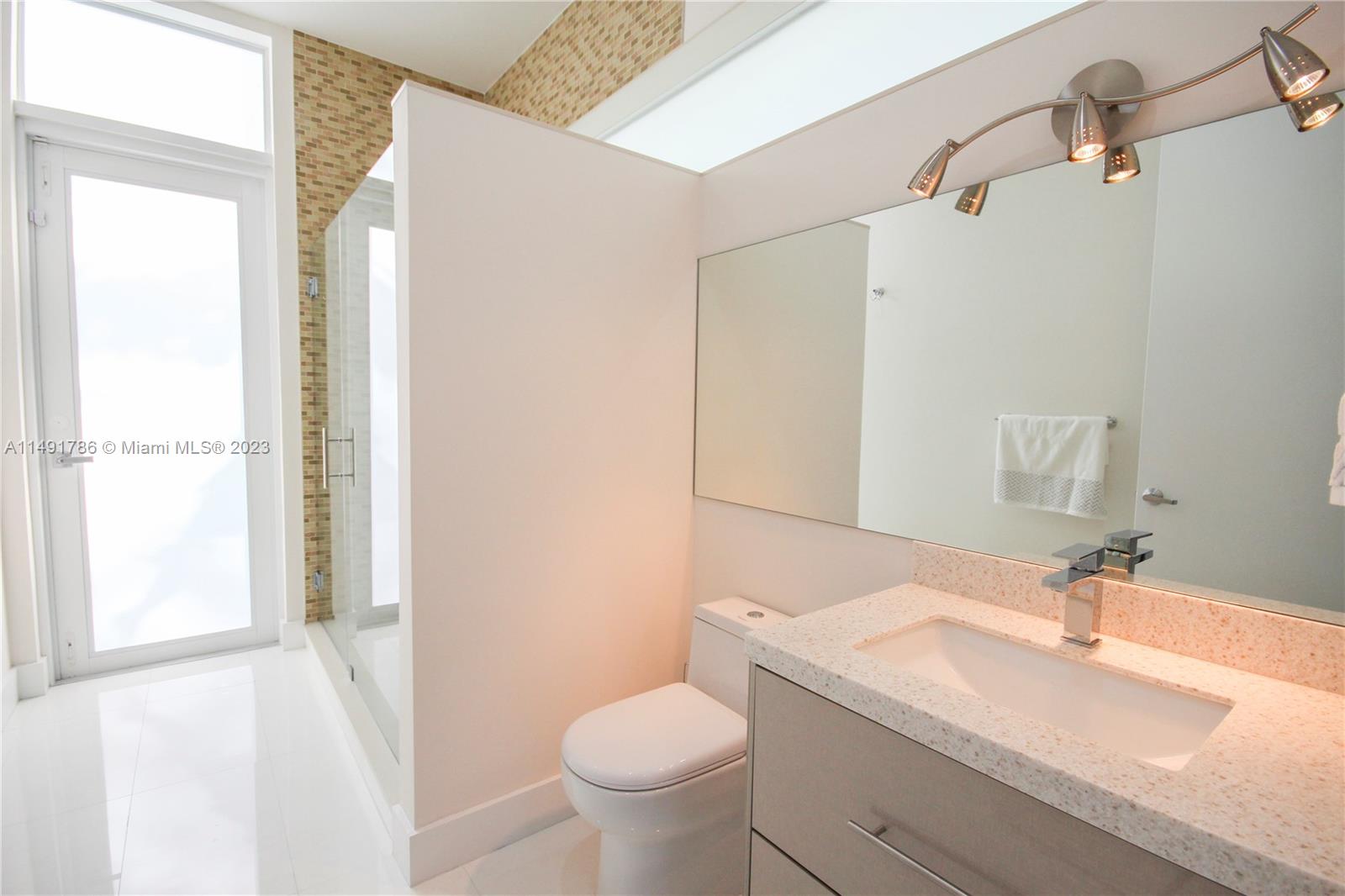 Guest room bath/cabana bath.