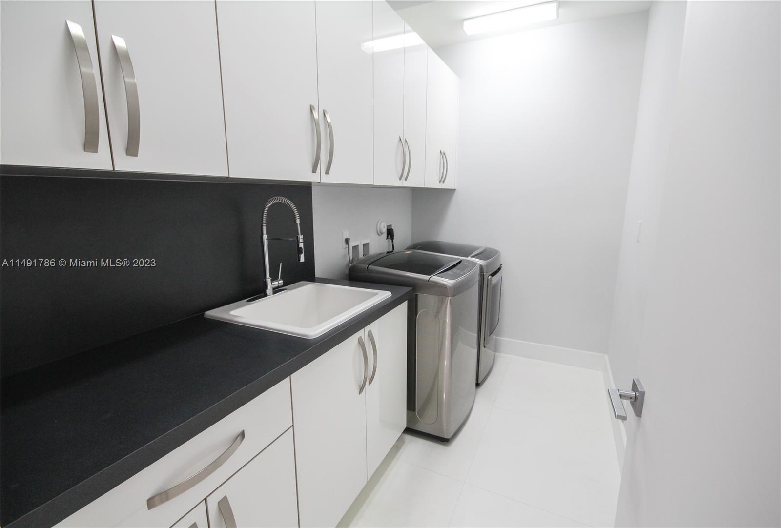 Full size Laundry room.