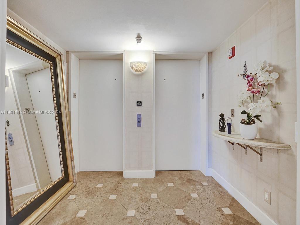 Private Elevator Foyer Entry