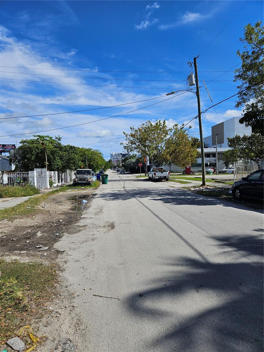 NW 37 St East