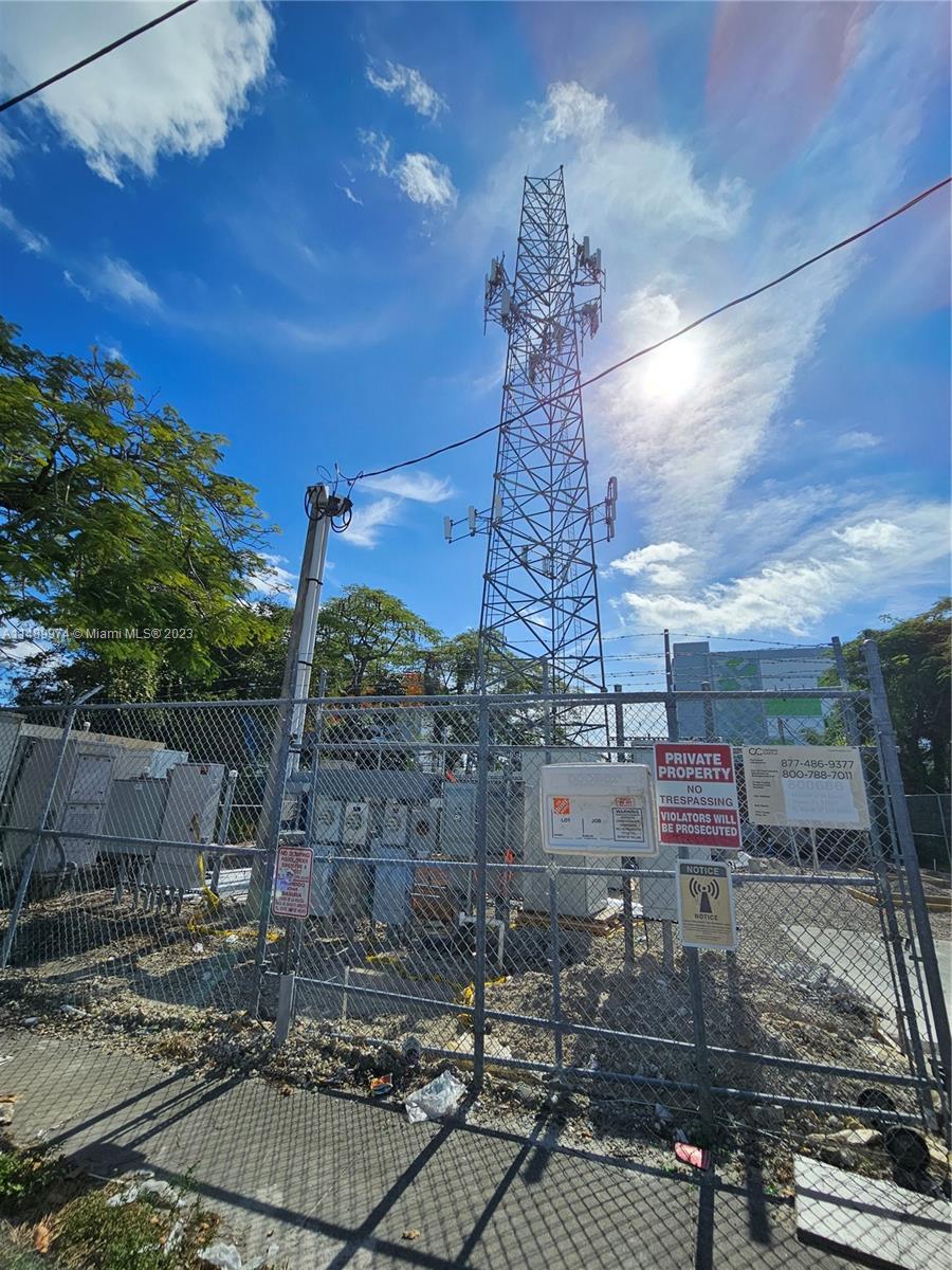 Cell Phone Towers on NW 37 St