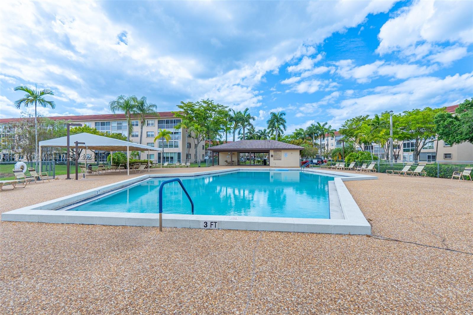 Stunning Pool Area 3ft to 6ft Pool Depth