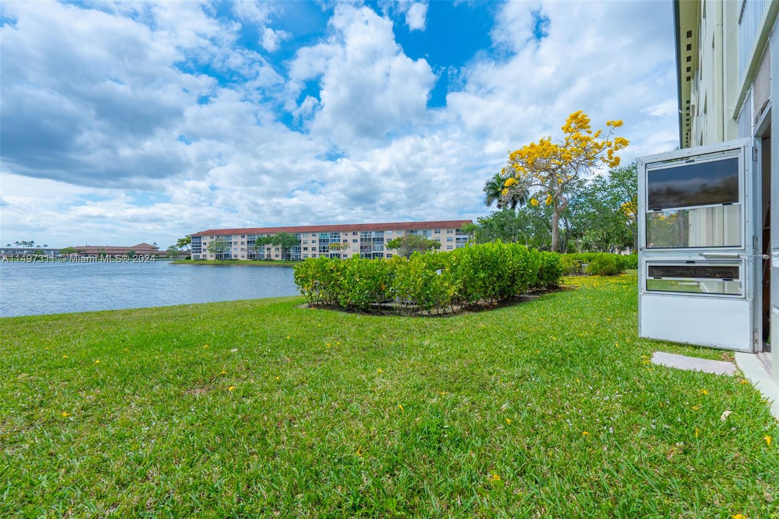 Serene Garden & Lake Views from your Terrace