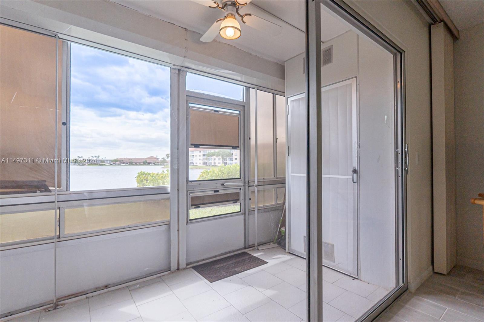 With Ceiling Fam & Light