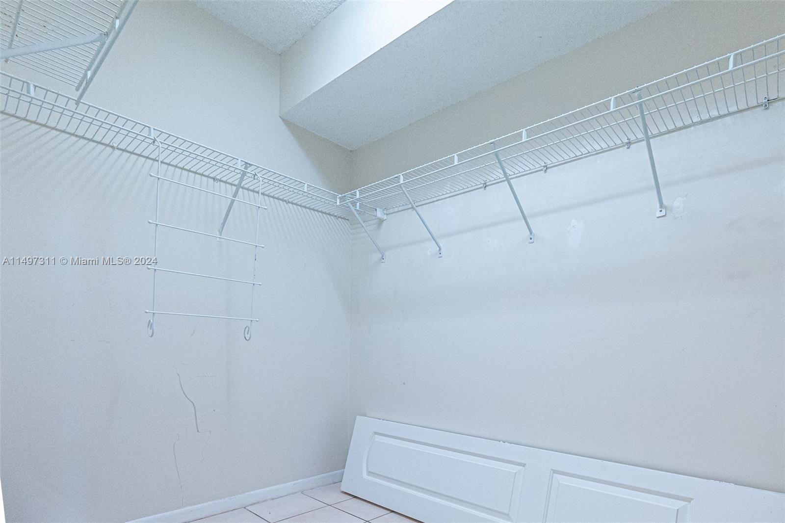 Large Walk In Closet w/ Rubbermaid Organizer