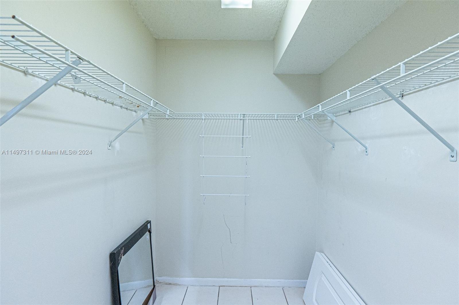 Large Walk In Closet w/ Rubbermaid Organizer