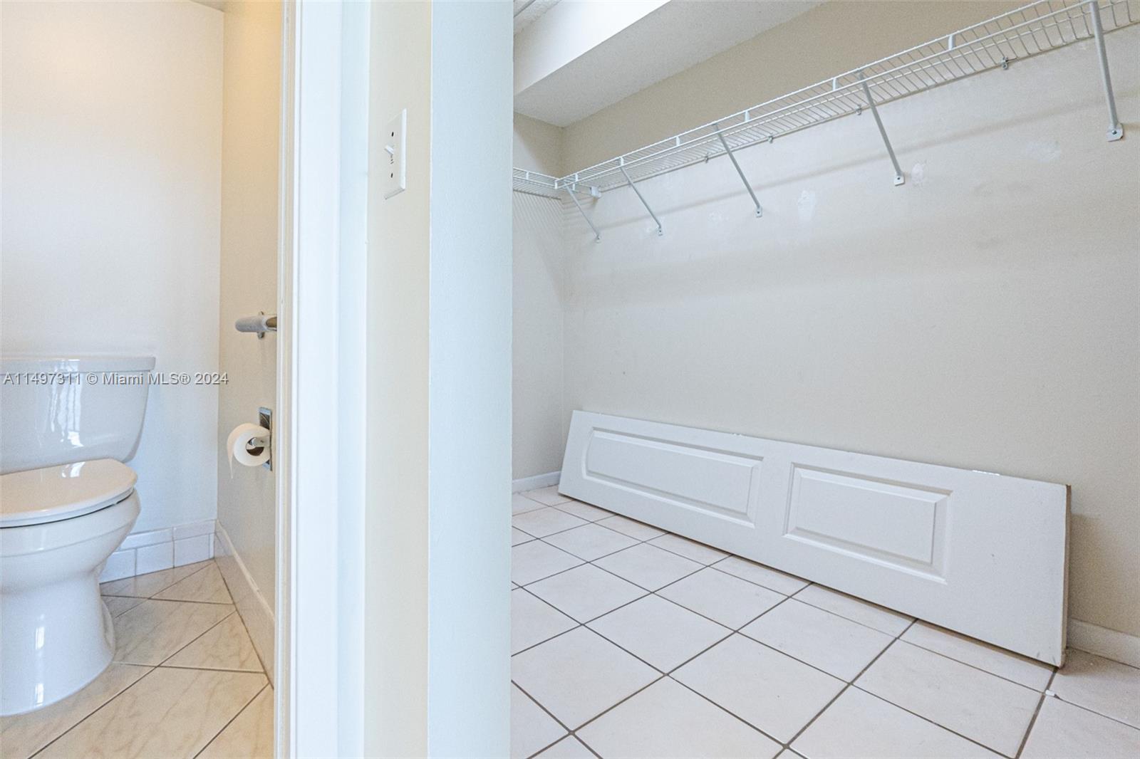 Large Walk In Closet w/ Rubbermaid Organizer