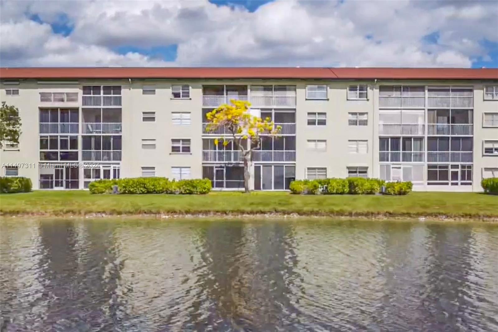 Hawthorne D Back Building View-Wide Lake & Garden Views