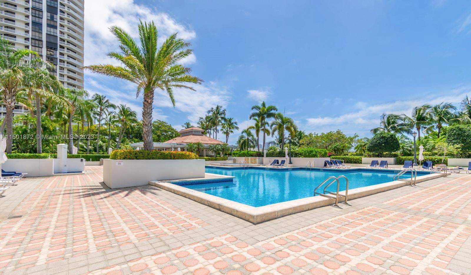 1000 Island Tower Pool Area