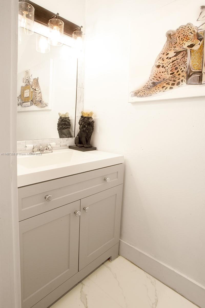 1/2 Bath