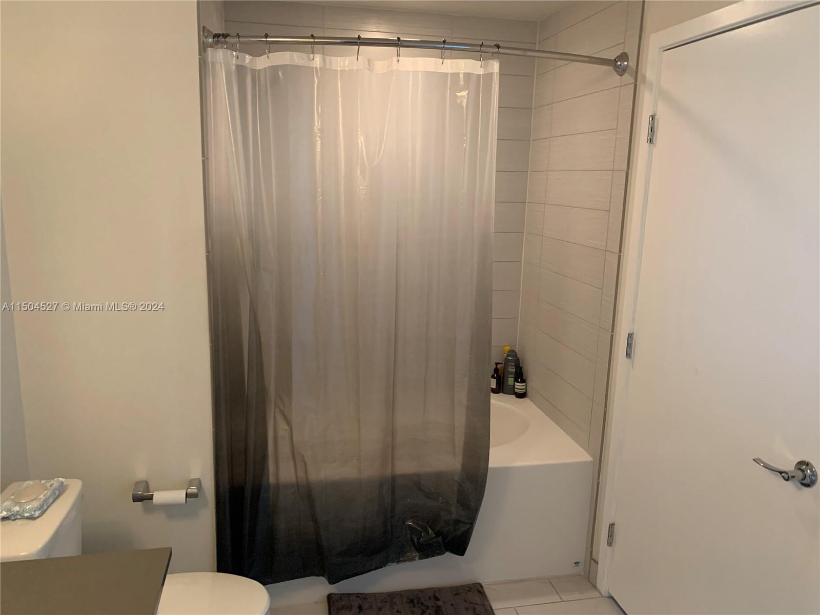 Bath tub - Shower

