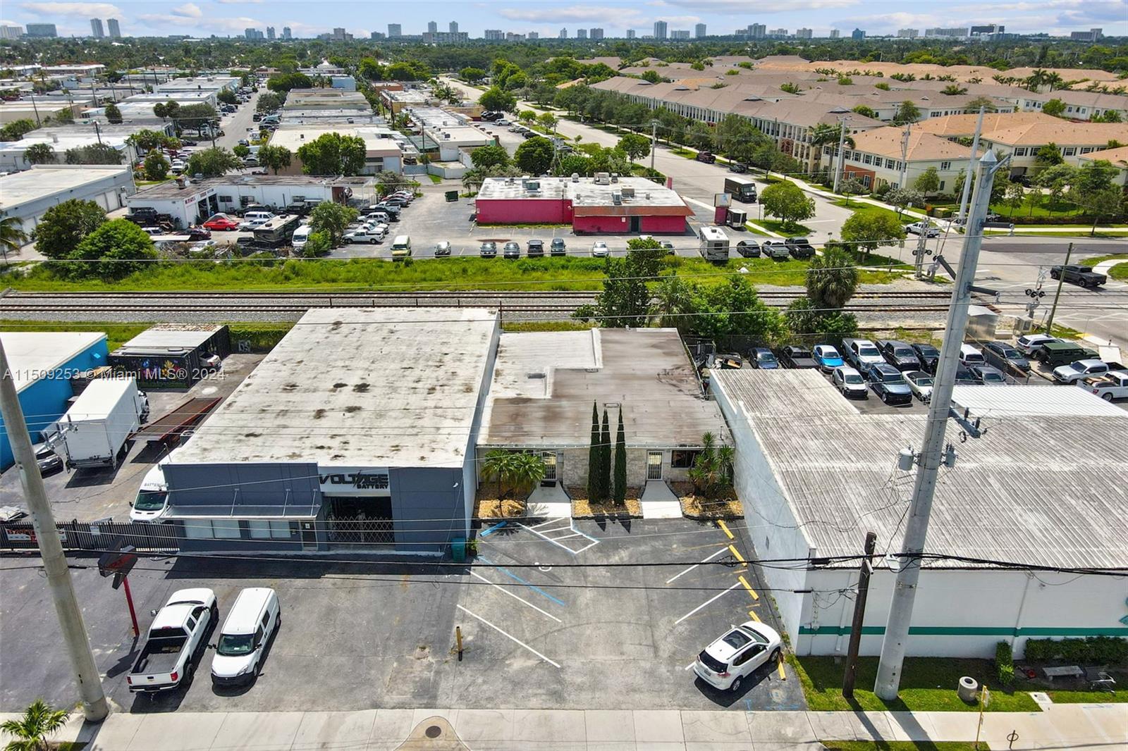 552 Dixie Hwy E, Pompano Beach, FL 33060, ,Commercial,For Sale,Dixie Hwy E,A11509253
