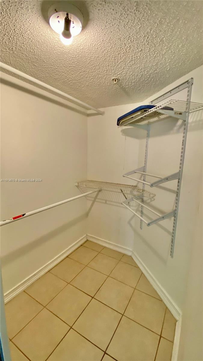 Walking Closet