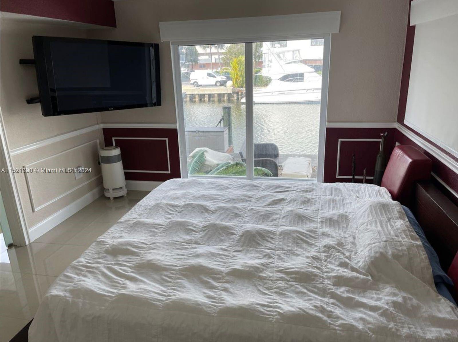 unit 3 master 1 floor to ceiling window super close to dock! wake up next to your boat everyday!