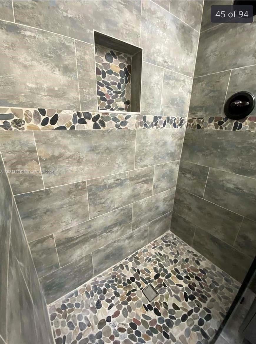 unit 1 bathroom 2 details