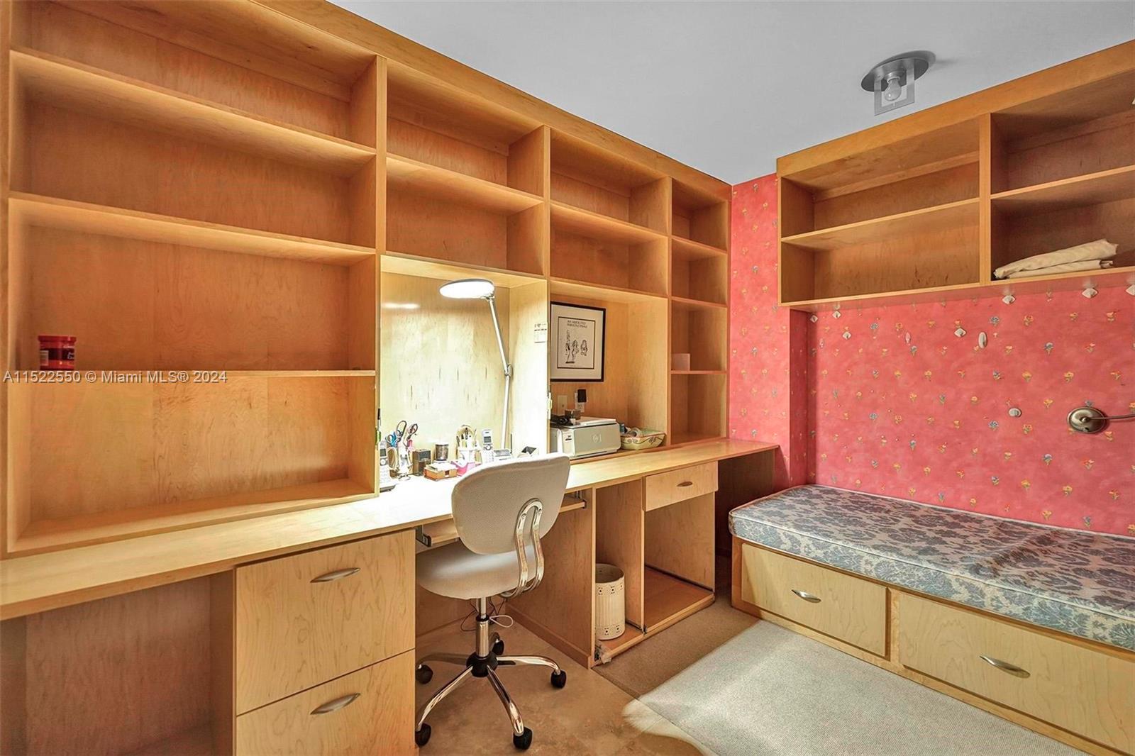 office / convertible 4th bedroom