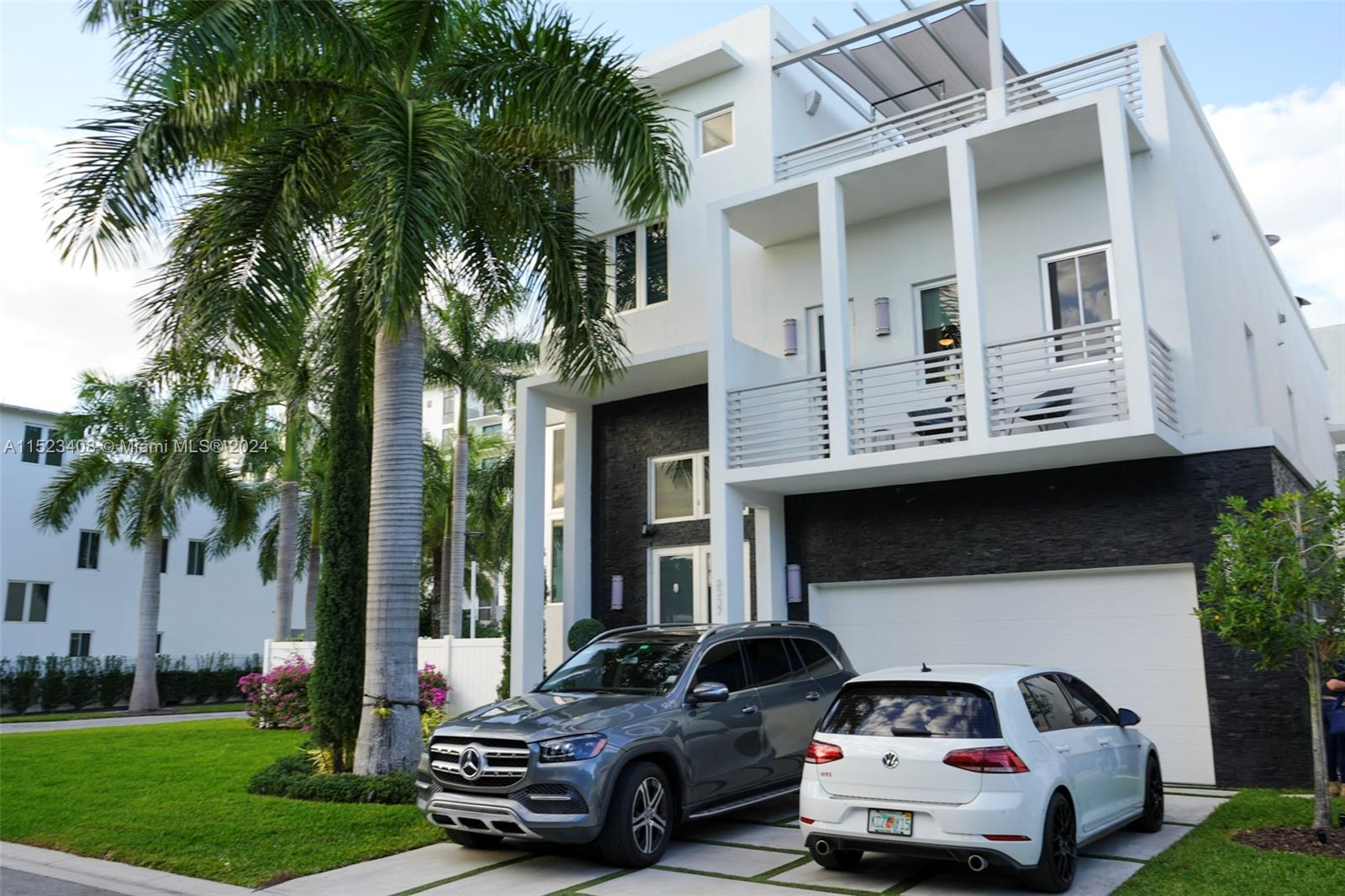 8337 34th Dr, Doral, FL 33122, 5 Bedrooms Bedrooms, ,5 BathroomsBathrooms,Residential,For Sale,34th Dr,A11523408