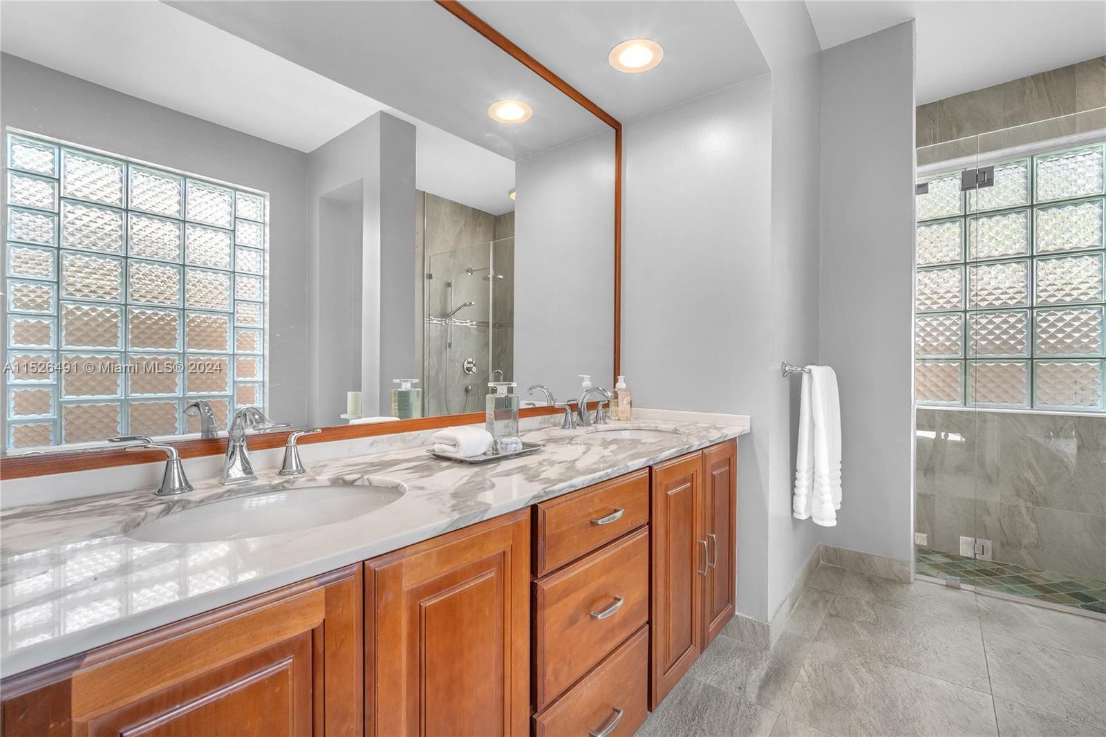 Stunning counters, double vanities, light, bright!