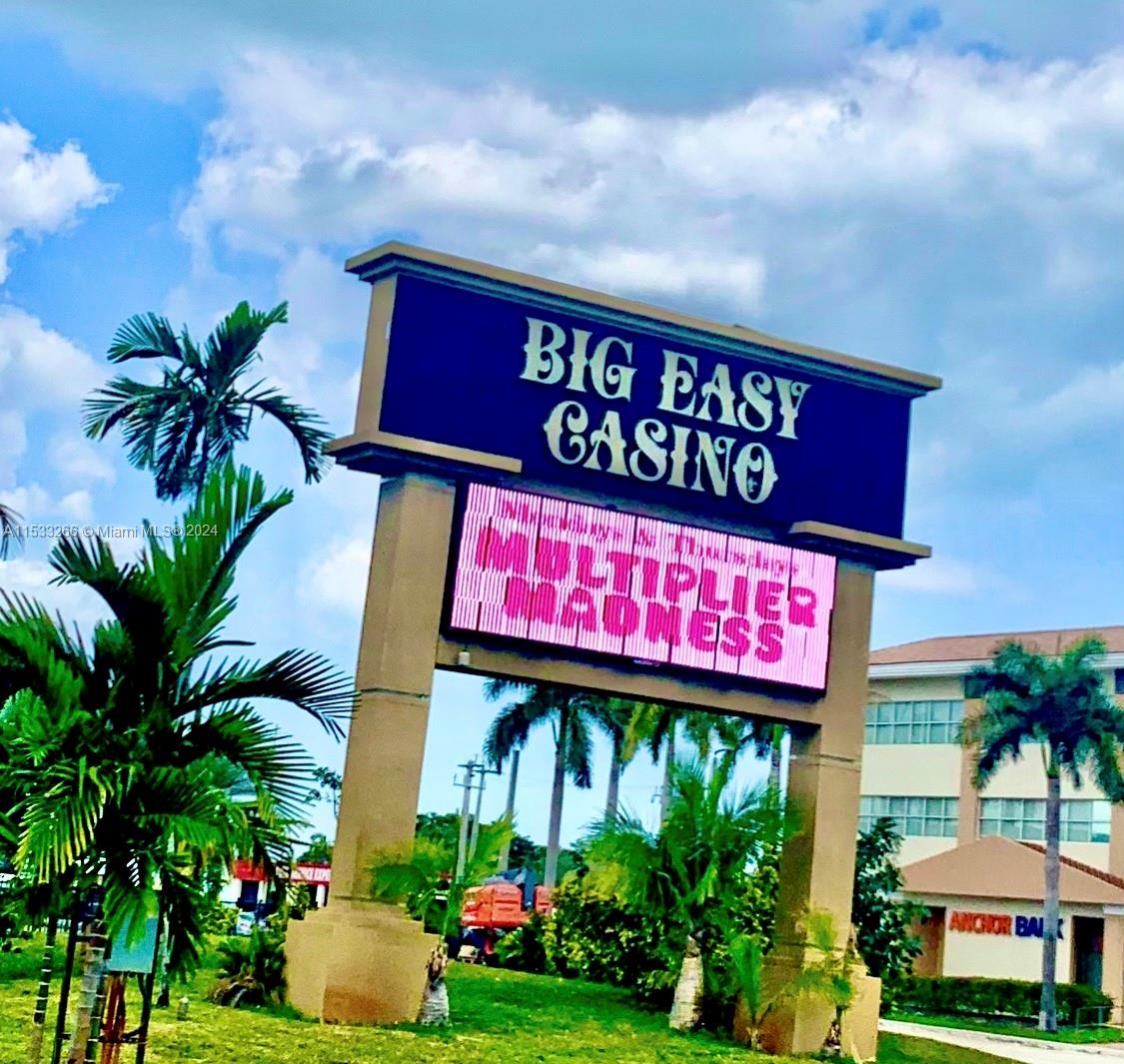 THE BIG EASY CASINO IS 1 BLOCK AWAY