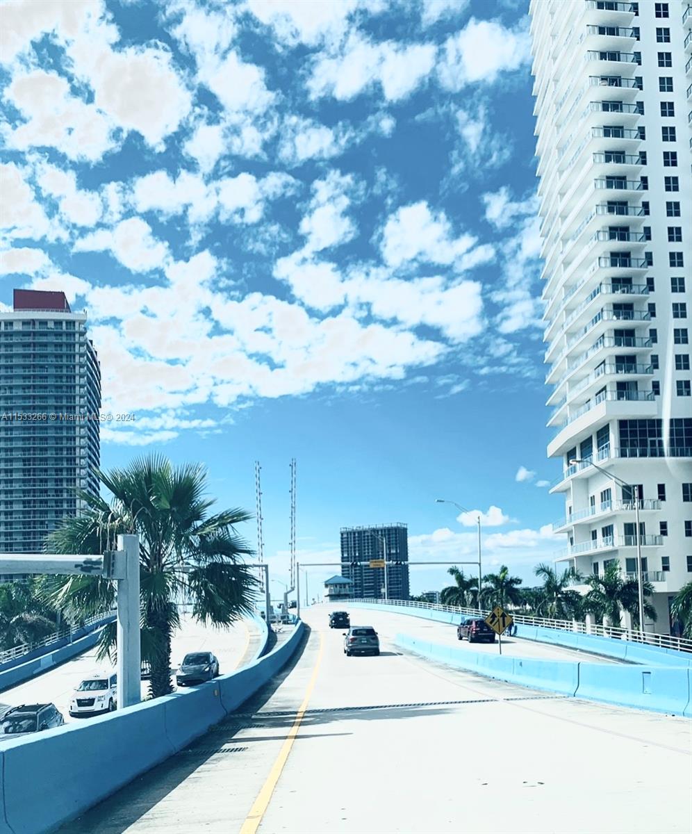 HALLANDLAE BEACH BLVD TO THE BEACH IN 5 MINUTES