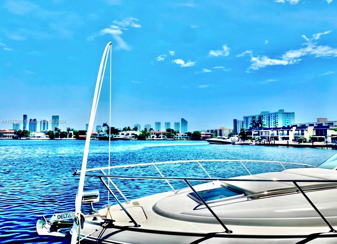 MARINAS ARE CLOSE BY IF YOU HAVE A BOAT