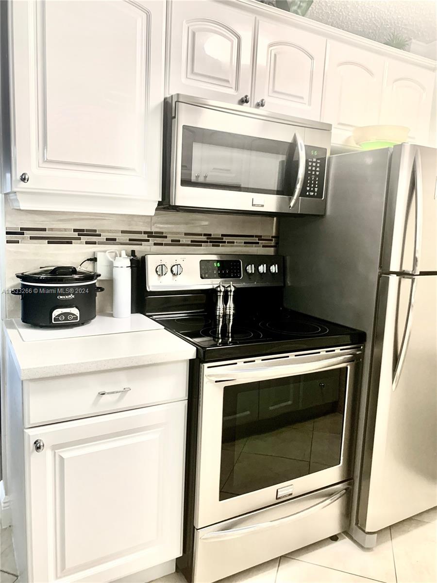 STAINLESS APPLIANCES