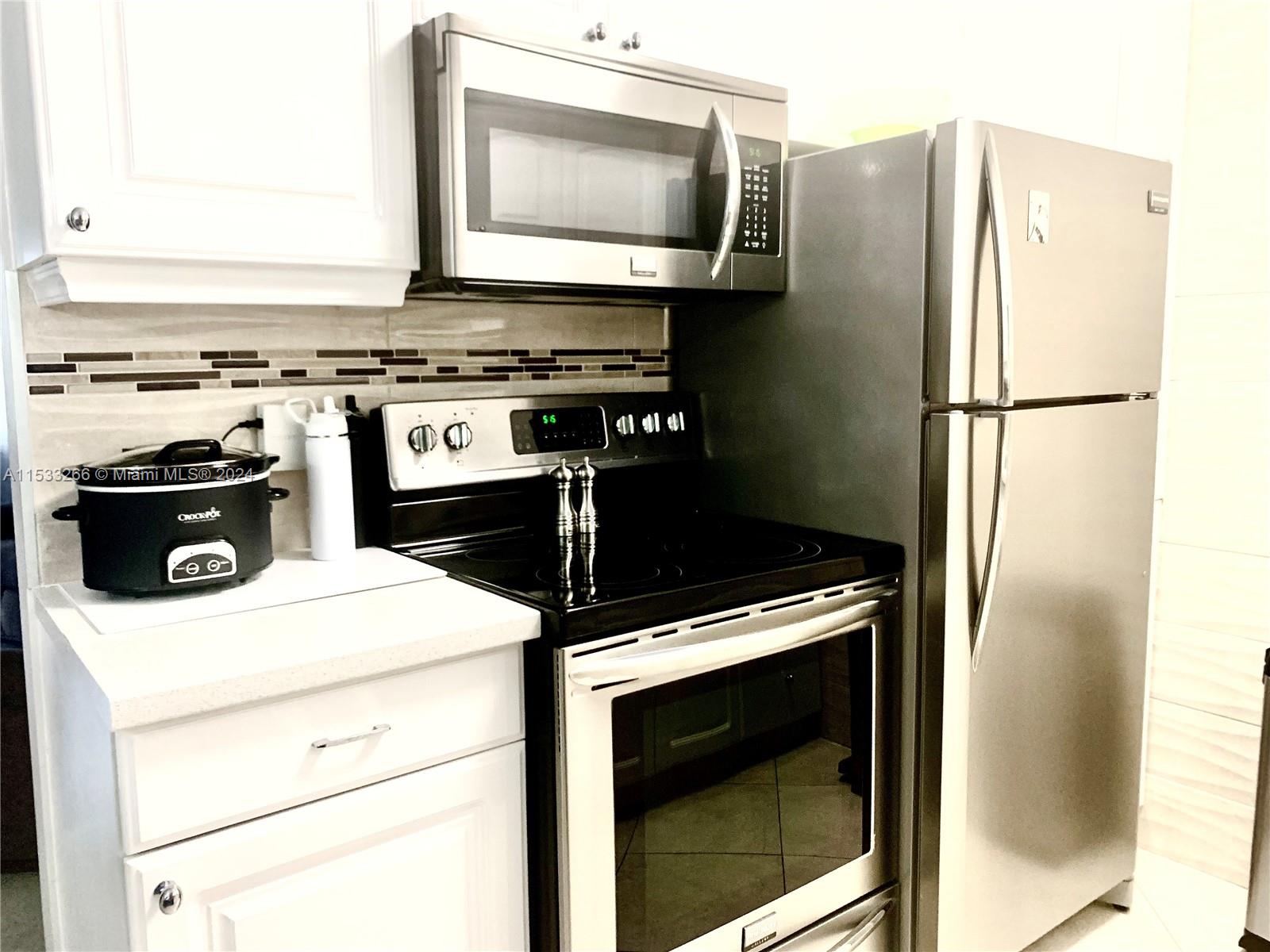 MODERN STAINLESS STEEL APPLIANCES