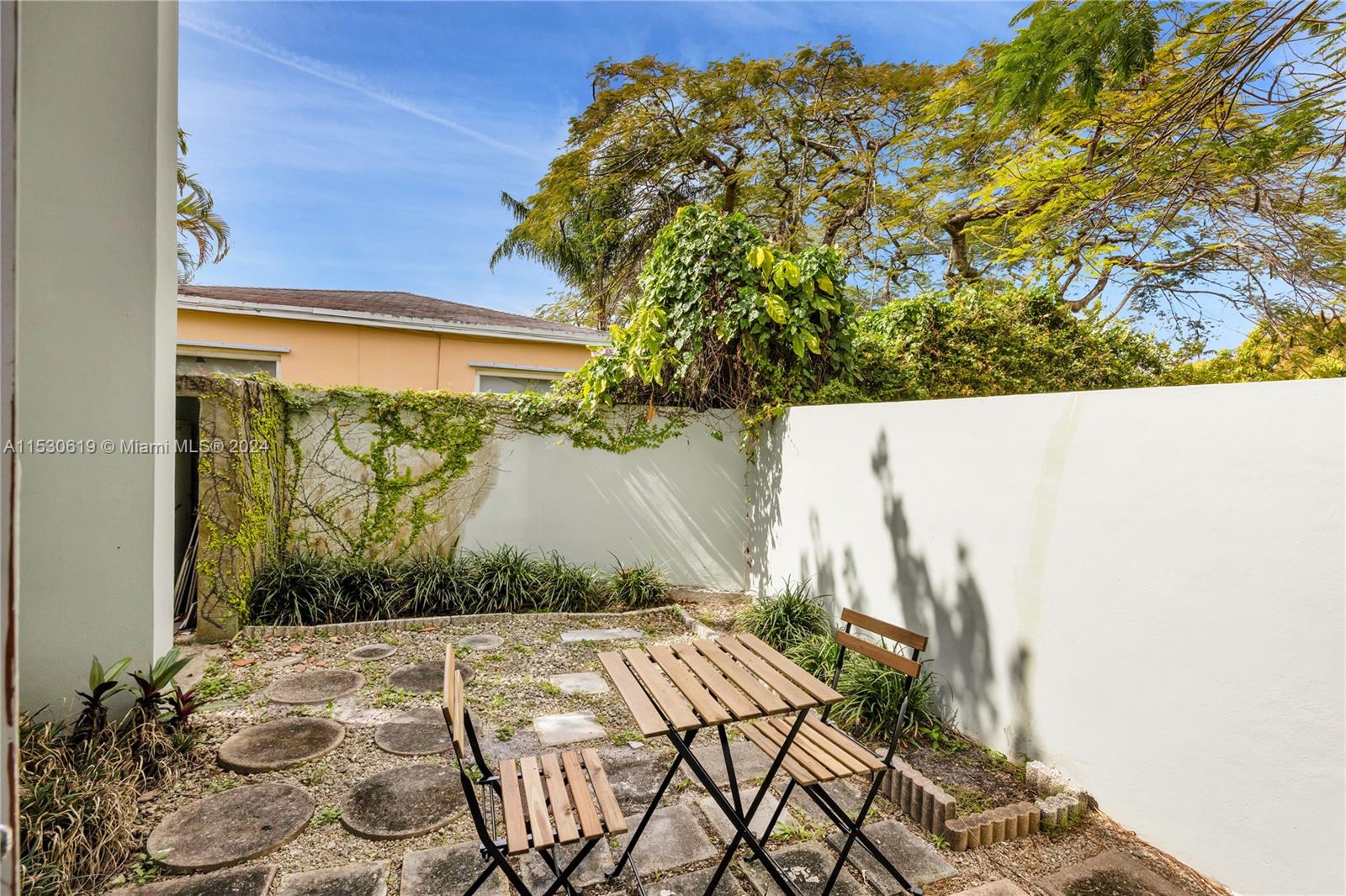 Side Courtyard with glass sliding door allowing for great natural lighting.