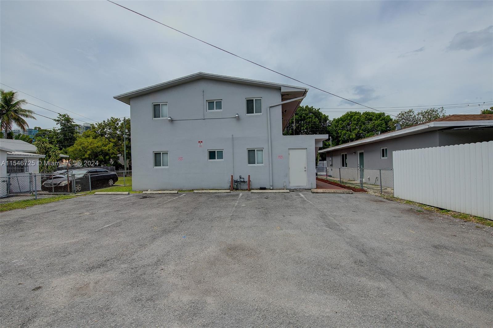 ALL UNITS HAS PARKING ASSIGNED PLUS 1 MORE PARKING (TOTAL OF 5)