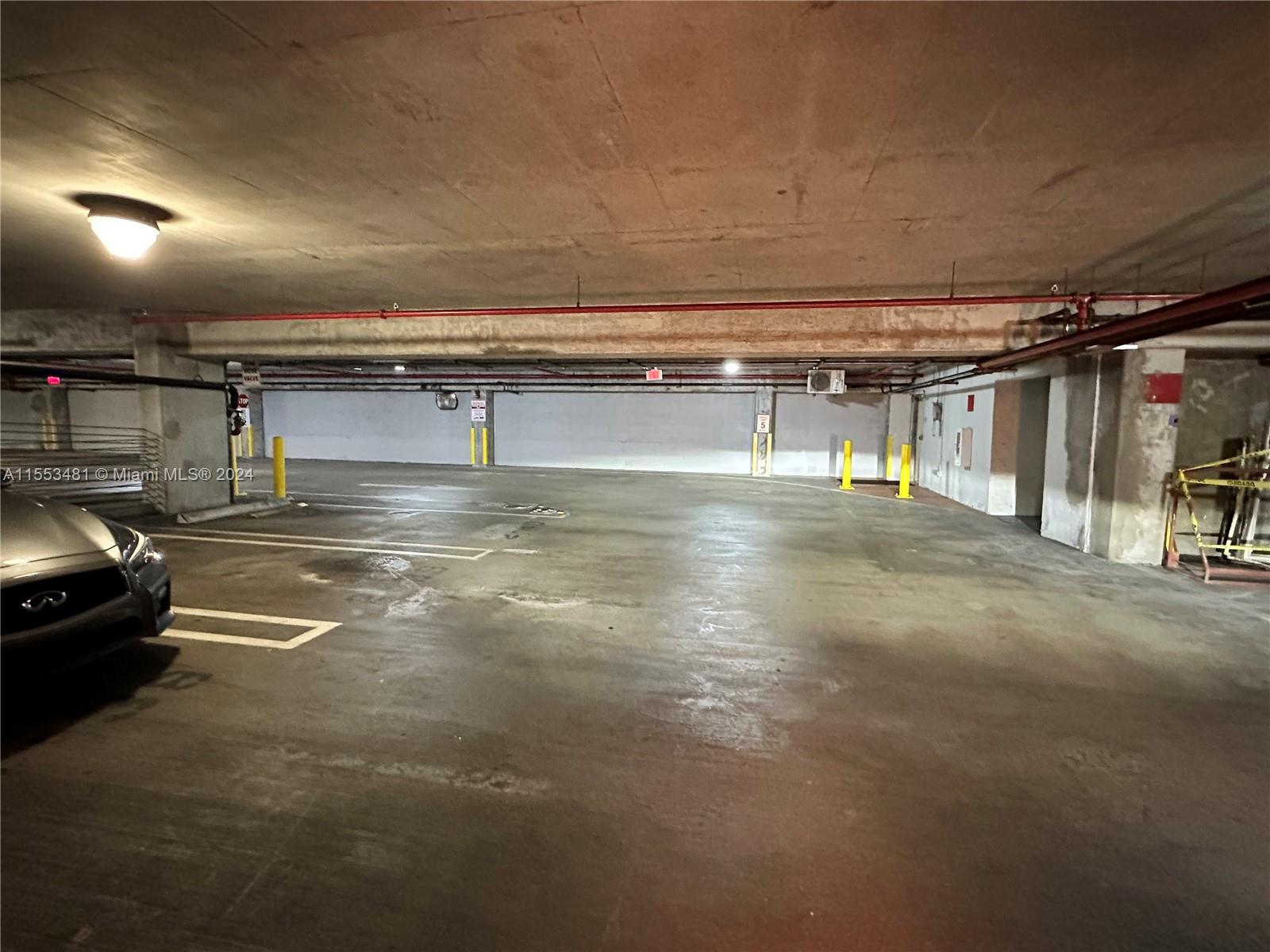 1 parking close to elevator