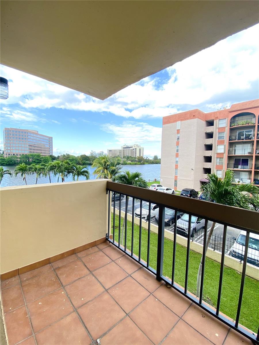 2nd balcony with water view too